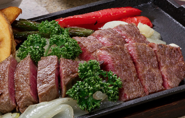 神戸牛のステーキを優雅に味わうなら～ランチや誕生日などシーンに合うメニューをご用意～